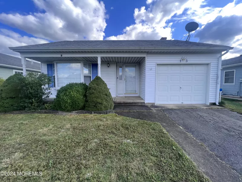 13 Thronbury Court, Toms River, NJ 08757