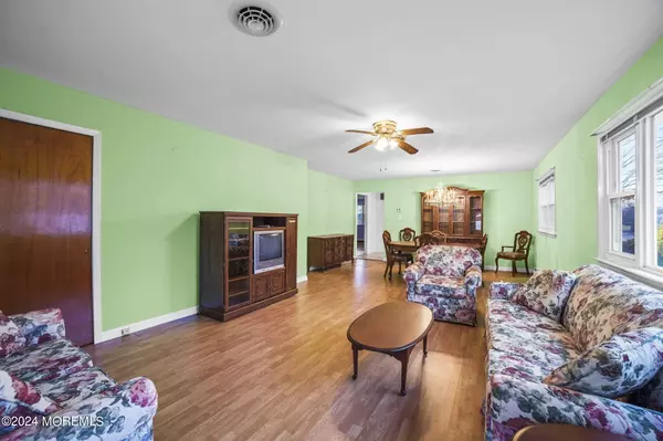 Toms River, NJ 08757,735 Jamaica Boulevard
