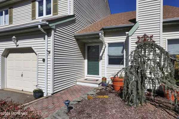 Keyport, NJ 07735,21 Gull Way