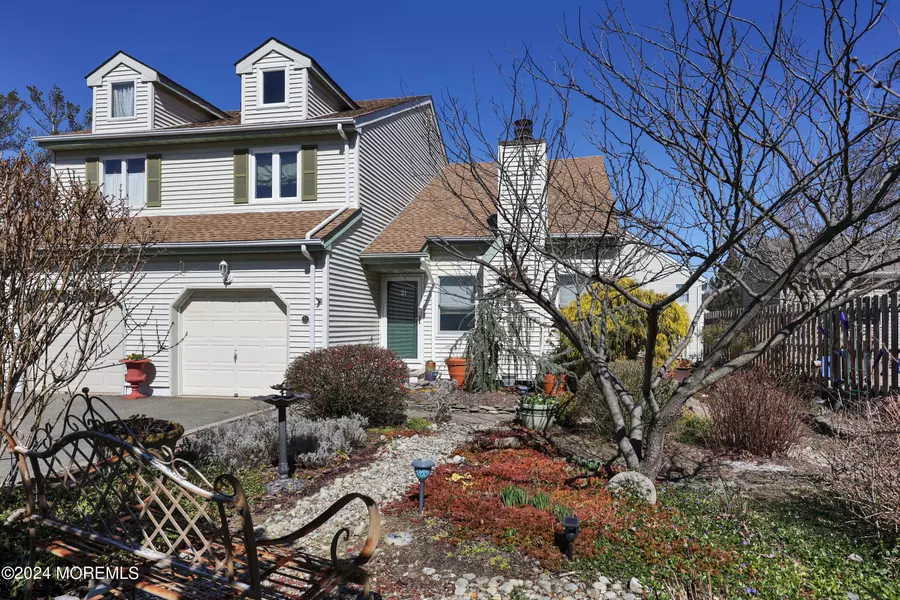 21 Gull Way, Keyport, NJ 07735