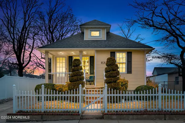 Red Bank, NJ 07701,14 W Sunset Avenue