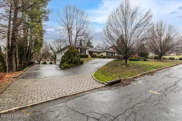 Short Hills, NJ 07078,8 Robbins Lane