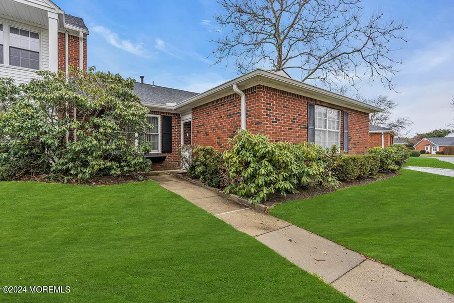 9 Dogwood Court, Spring Lake Heights, NJ 07762