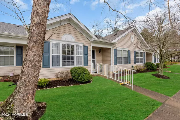 Lakewood, NJ 08701,32 Golden Willows Avenue #1000