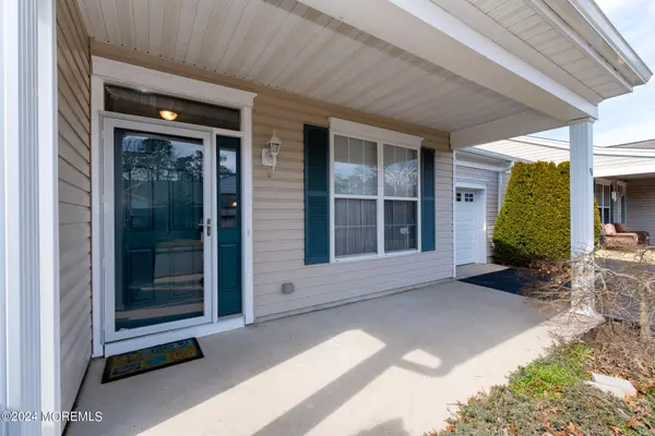 Lakewood, NJ 08701,96 Silverlawns Drive