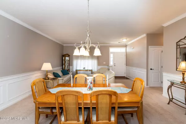 Lakewood, NJ 08701,96 Silverlawns Drive