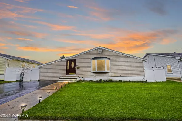 56 Boulevard E, Keyport, NJ 07735