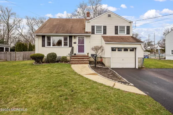 28 Spruce Drive, Shrewsbury Boro, NJ 07702