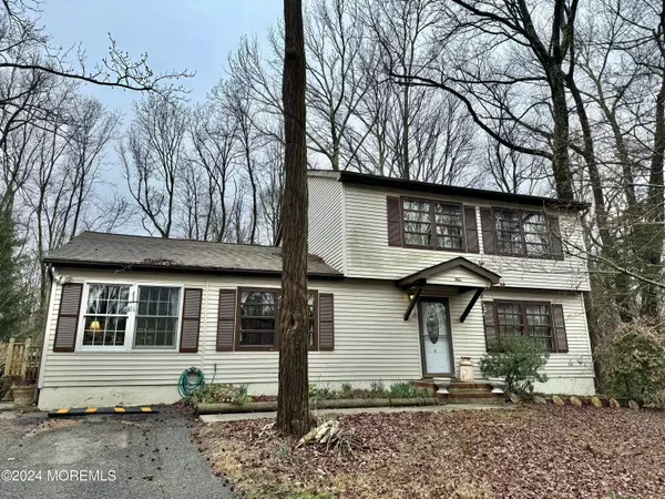 Roosevelt, NJ 08555,9 Lake Drive