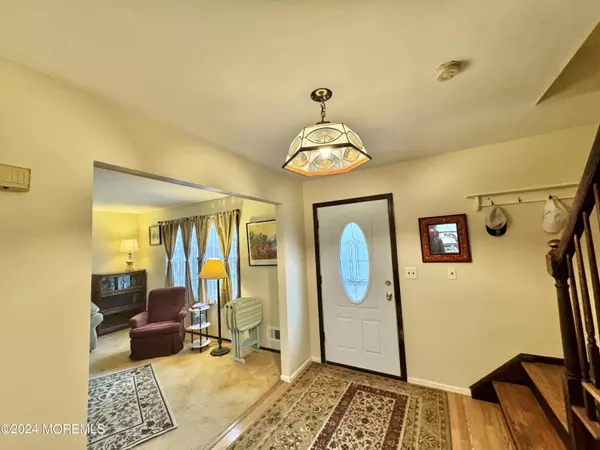 Roosevelt, NJ 08555,9 Lake Drive