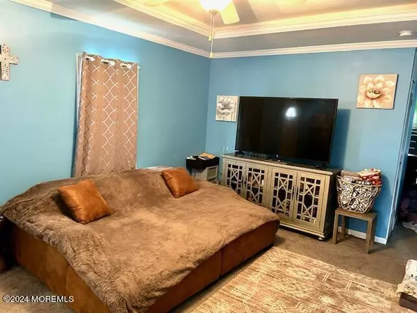 Hazlet, NJ 07734,4 Mary Ann Court