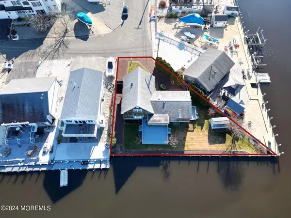 Lanoka Harbor, NJ 08734,910 Meadow Lark Drive