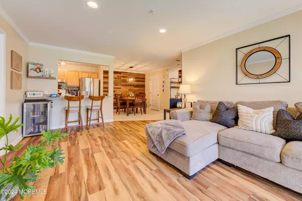 1027 Wedgewood Circle, Belford, NJ 07718