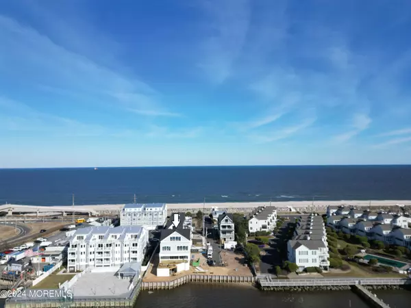 Sea Bright, NJ 07760,7 Mountainview Way