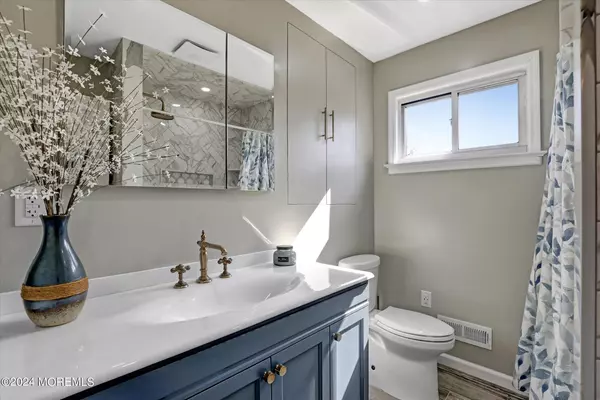 Holmdel, NJ 07733,27 Chestnut Ridge Road