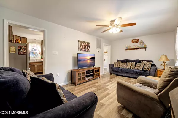 Wall, NJ 07719,1832 State Route 35