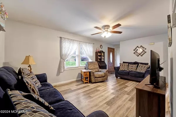 Wall, NJ 07719,1832 State Route 35