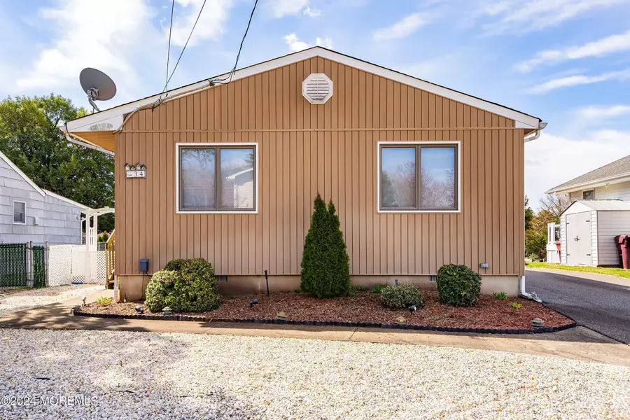 34 Harbor Inn Road, Bayville, NJ 08721