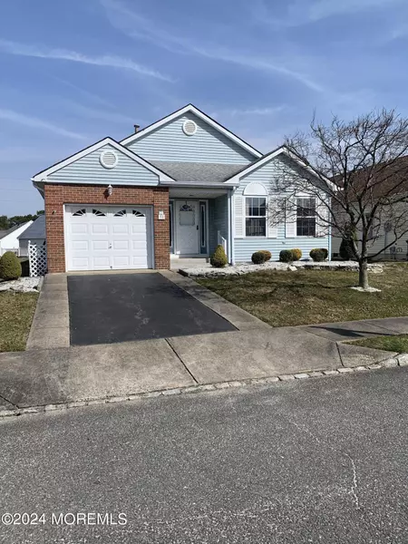 38 Portsmouth Drive, Toms River, NJ 08757