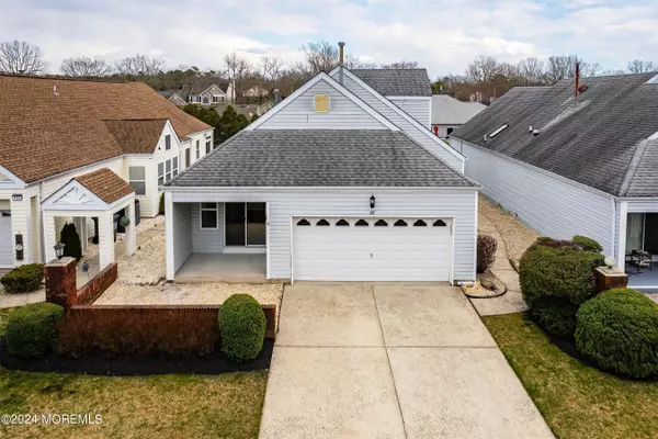 137 Longwood Drive, Manahawkin, NJ 08050