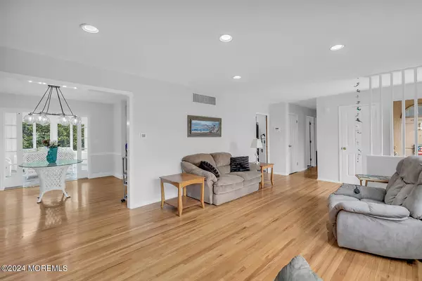 Sea Girt, NJ 08750,1318 W Magnolia Avenue