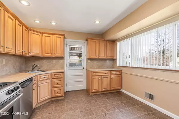 Hazlet, NJ 07730,16 Frances Place