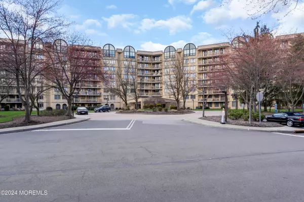 10 Smith Manor Boulevard #821, West Orange, NJ 07052