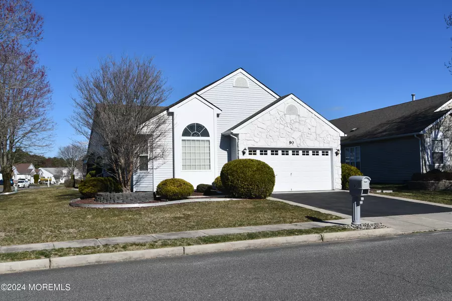 90 Woodstock Drive, Toms River, NJ 08757