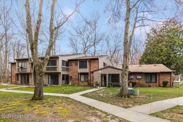 Red Bank, NJ 07701,8 Rutland Court