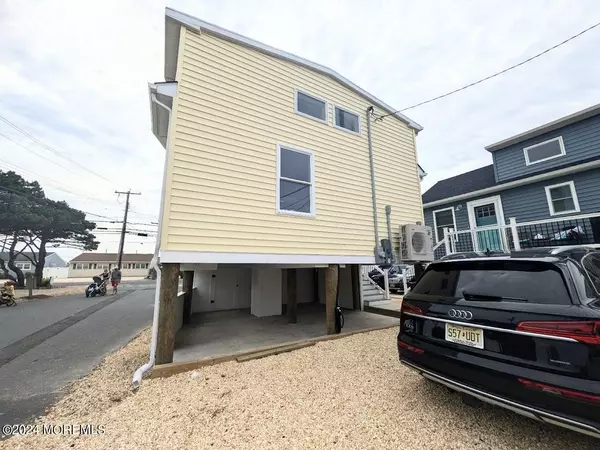 Lavallette, NJ 08735,101 W Cove Way