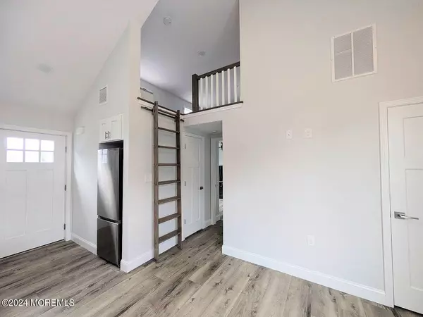 Lavallette, NJ 08735,101 W Cove Way