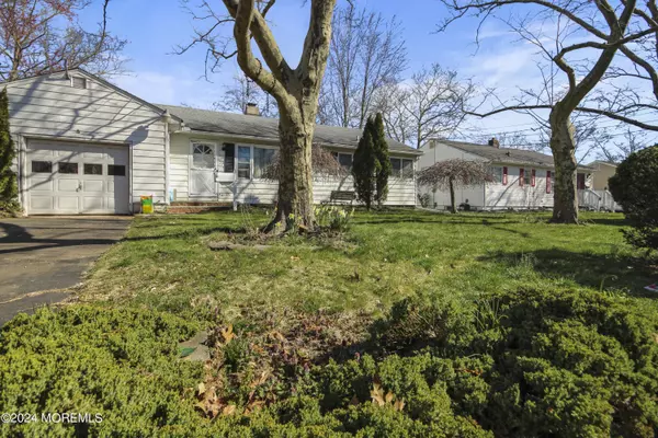 Holmdel, NJ 07733,25 Maurice Avenue