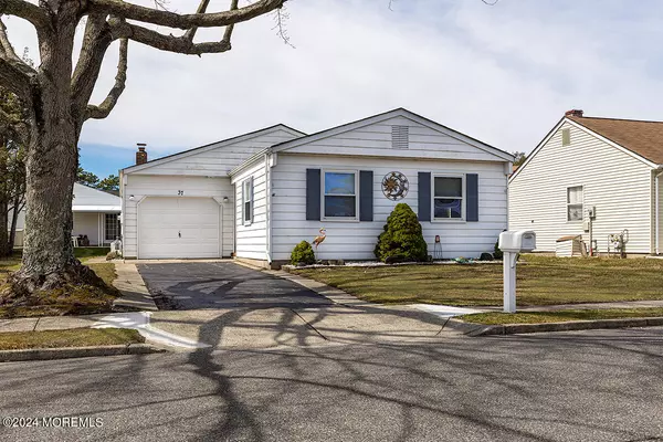 37 Santo Domingo Drive, Toms River, NJ 08757