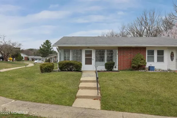 Lakewood, NJ 08701,547 Sheffield Court