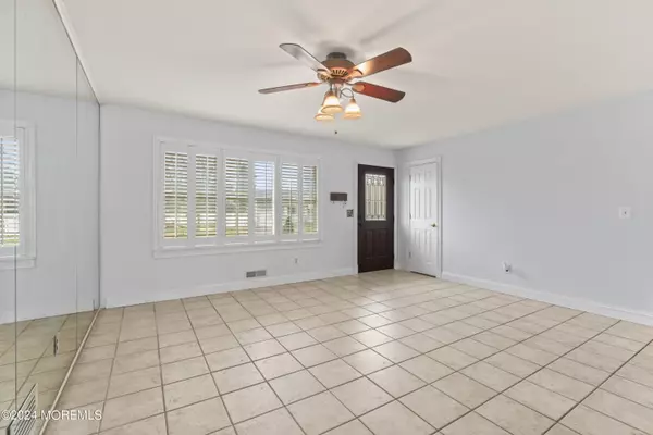 Brick, NJ 08724,107 Suburban Road