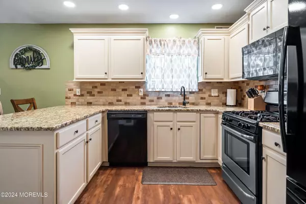Manahawkin, NJ 08050,121 Inboard Avenue