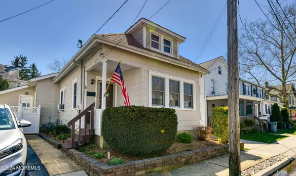 Keyport, NJ 07735,8 Warren Street