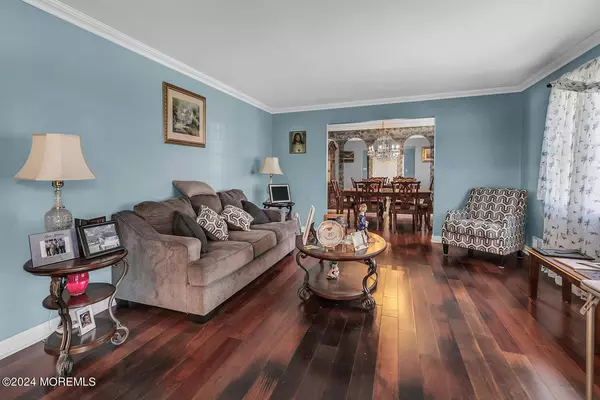 Ewing, NJ 08628,13 Duffield Drive