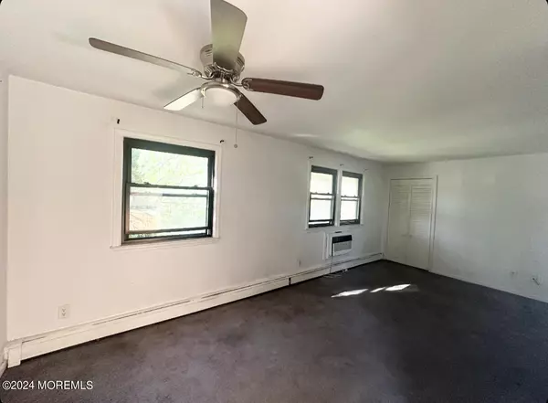 Matawan, NJ 07747,500 Cliffwood Avenue #D-16