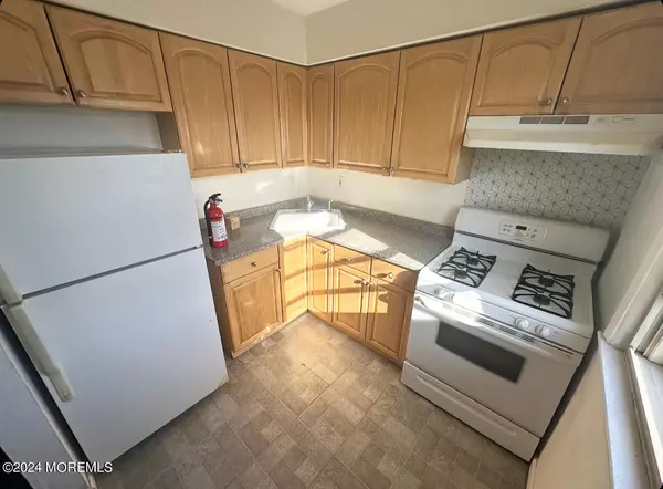 Matawan, NJ 07747,500 Cliffwood Avenue #D-16