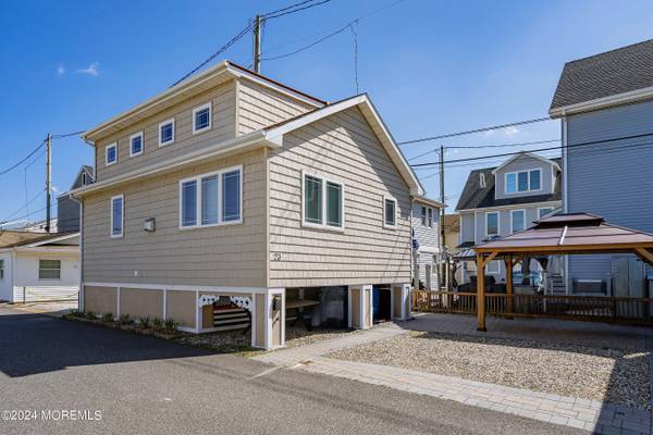 23 E Sea Way, Lavallette, NJ 08735