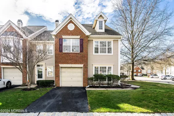 Holmdel, NJ 07733,1 Beacon Court #89
