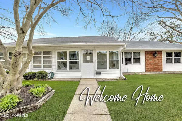 379 Portsmouth Drive #100d, Lakewood, NJ 08701