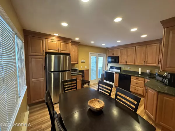 Seaside Park, NJ 08752,305 Gerrard Avenue