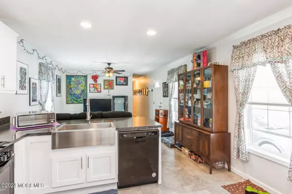 Hazlet, NJ 07730,52 Monique Circle