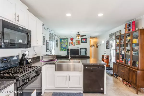 Hazlet, NJ 07730,52 Monique Circle