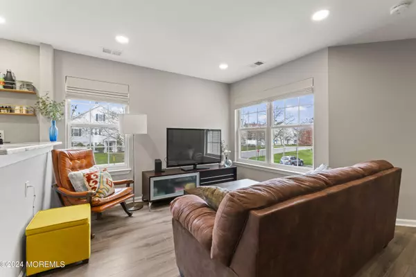 Holmdel, NJ 07733,33 Stagecoach Drive