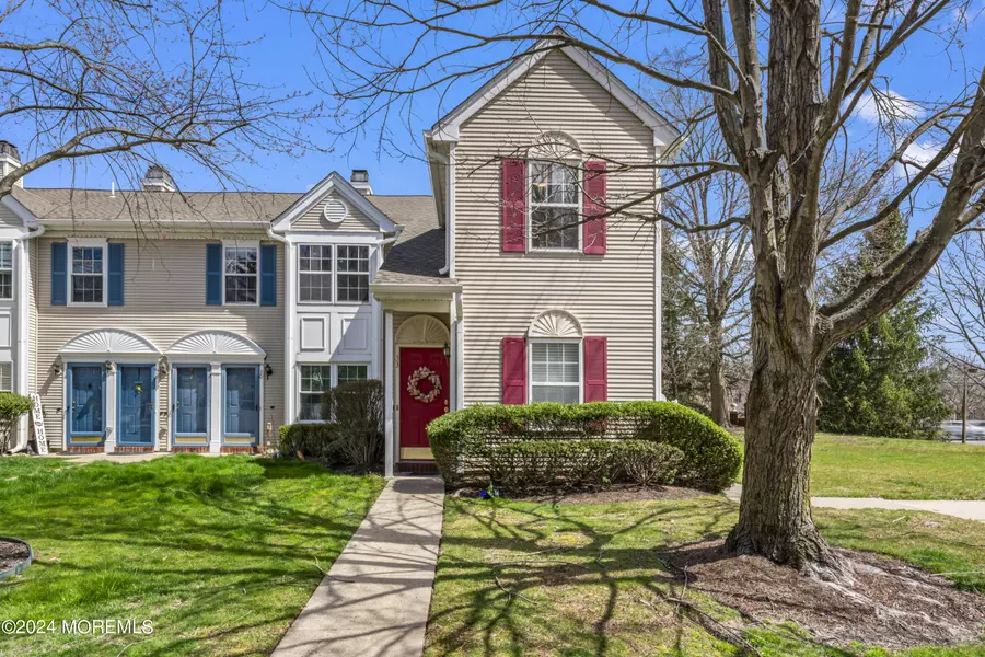 33 Stagecoach Drive, Holmdel, NJ 07733