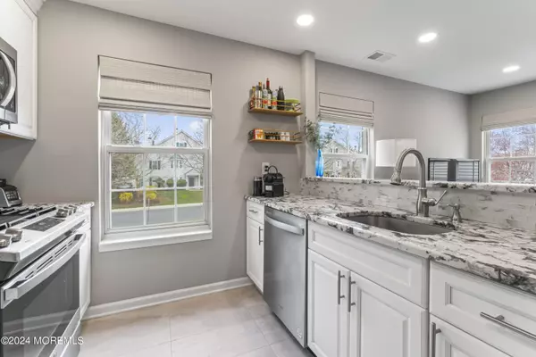 Holmdel, NJ 07733,33 Stagecoach Drive