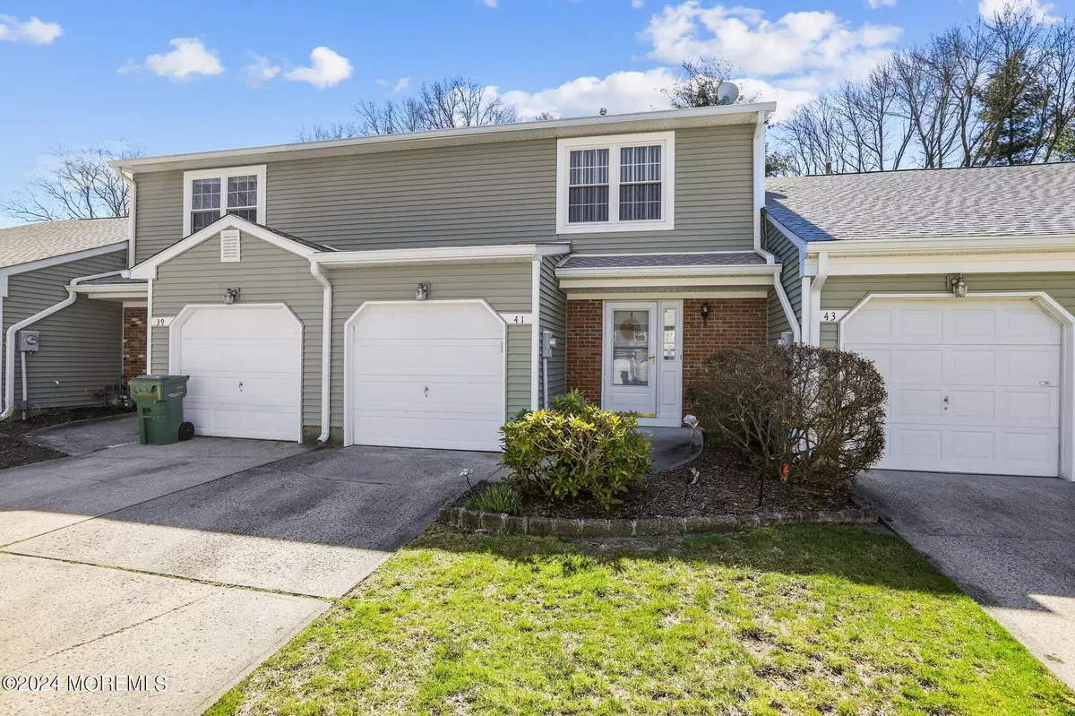 Eatontown, NJ 07724,41 Oak Lane